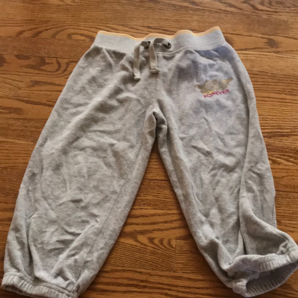 Grey capri sweatpants with sparkly heart